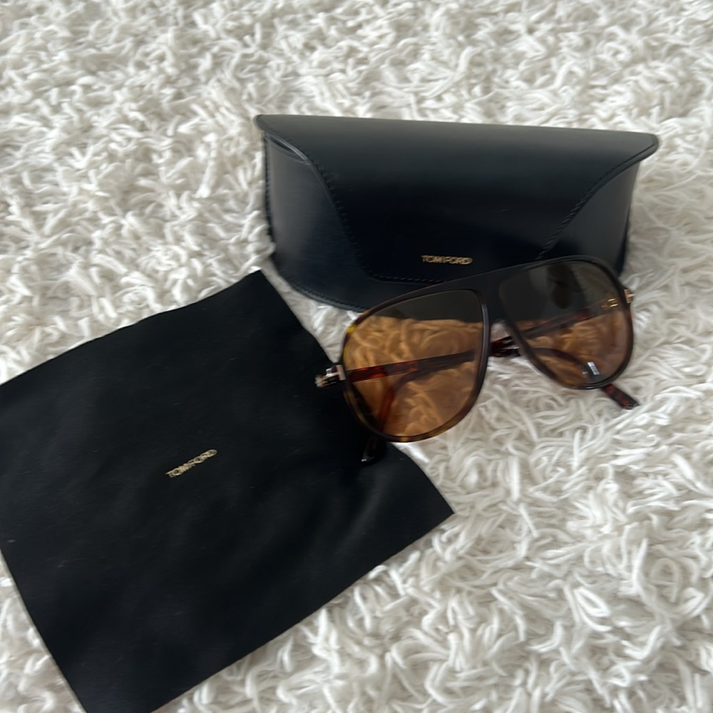 TOM FORD Aviator polorized sunglasses.